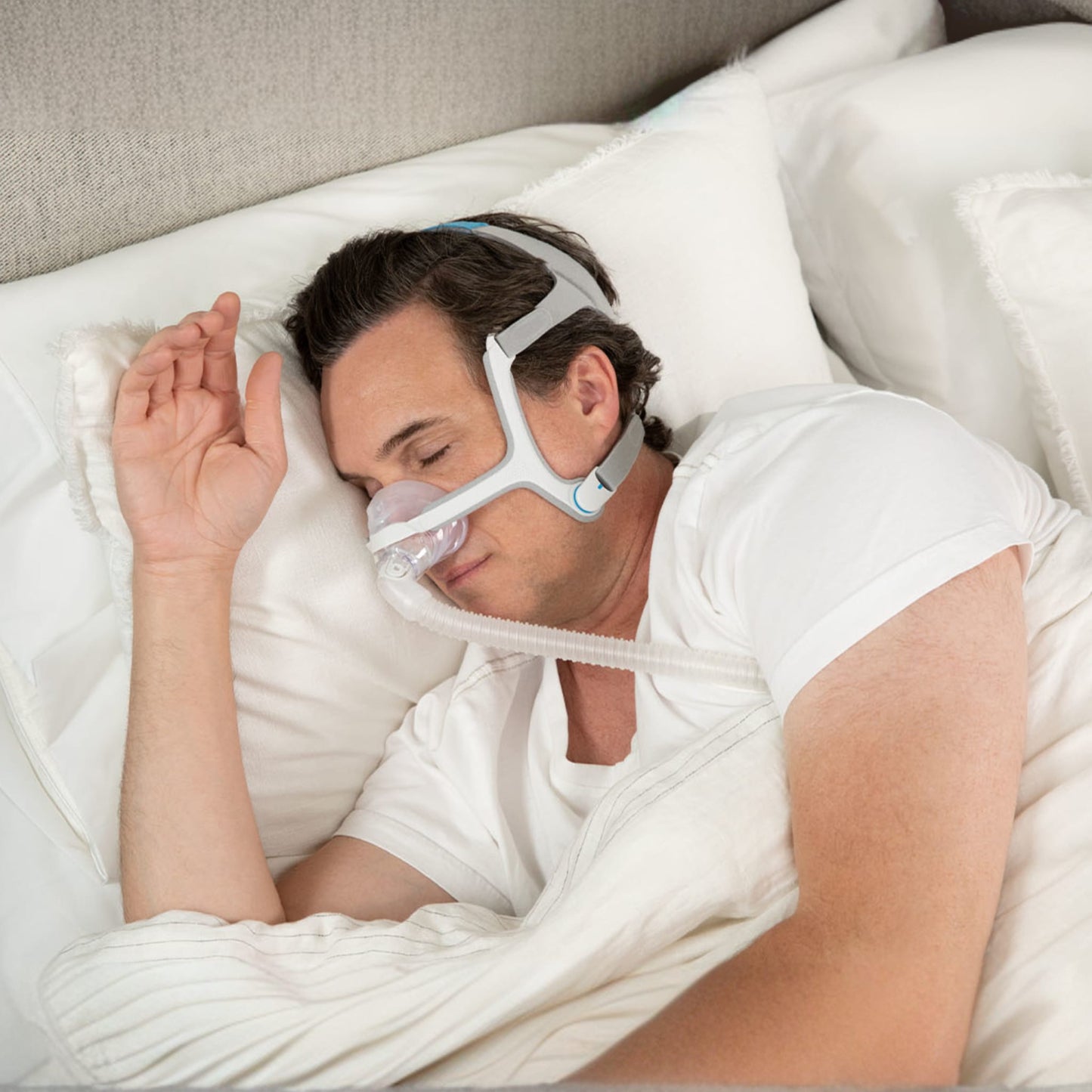 man sleeping soundly wearing airfit n20