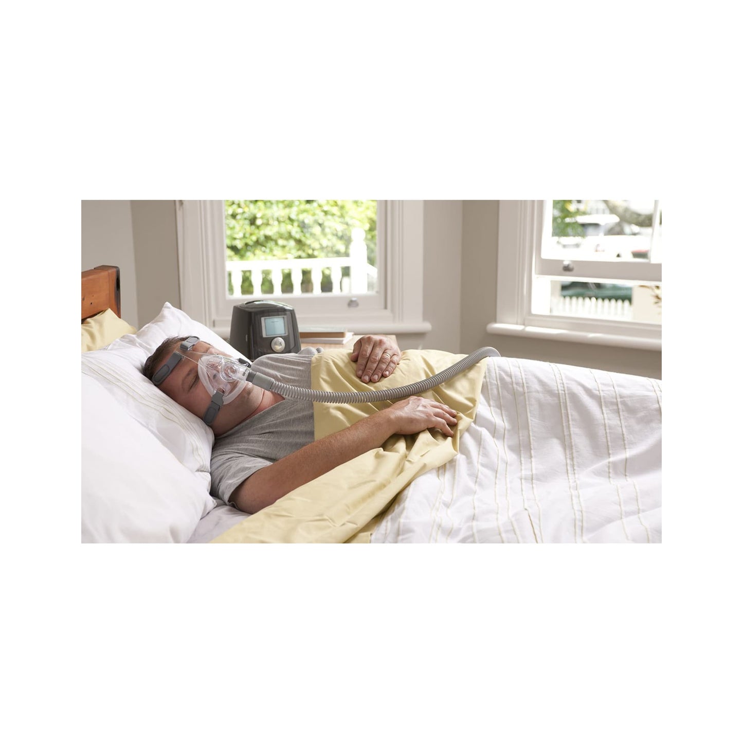 man sleeping soundly with Simplus mask
