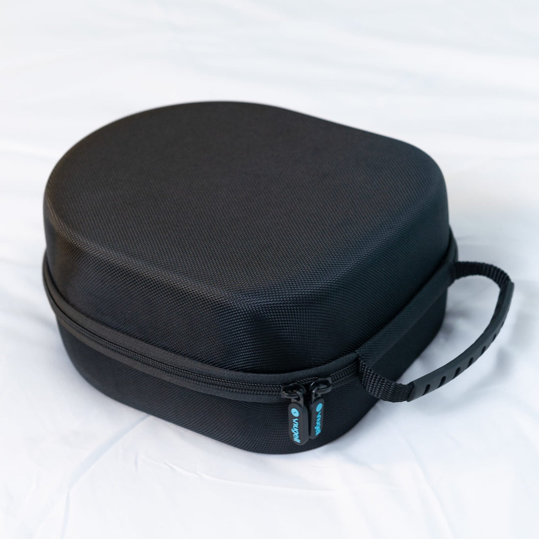 Close-up of Snugell CPAP Mask Storage Case with carrying handle and double zipper for easy transport.